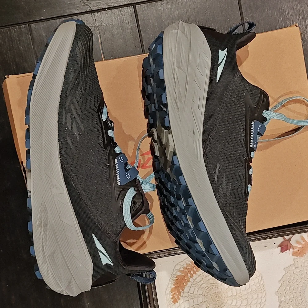 Altra experience Wild Size 8.5 Black/Lt Blue-barely Worn - Picture 9 of 12